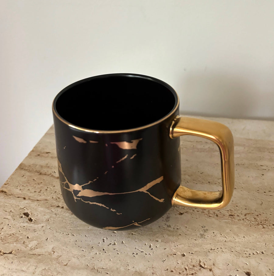black lightning gold mug