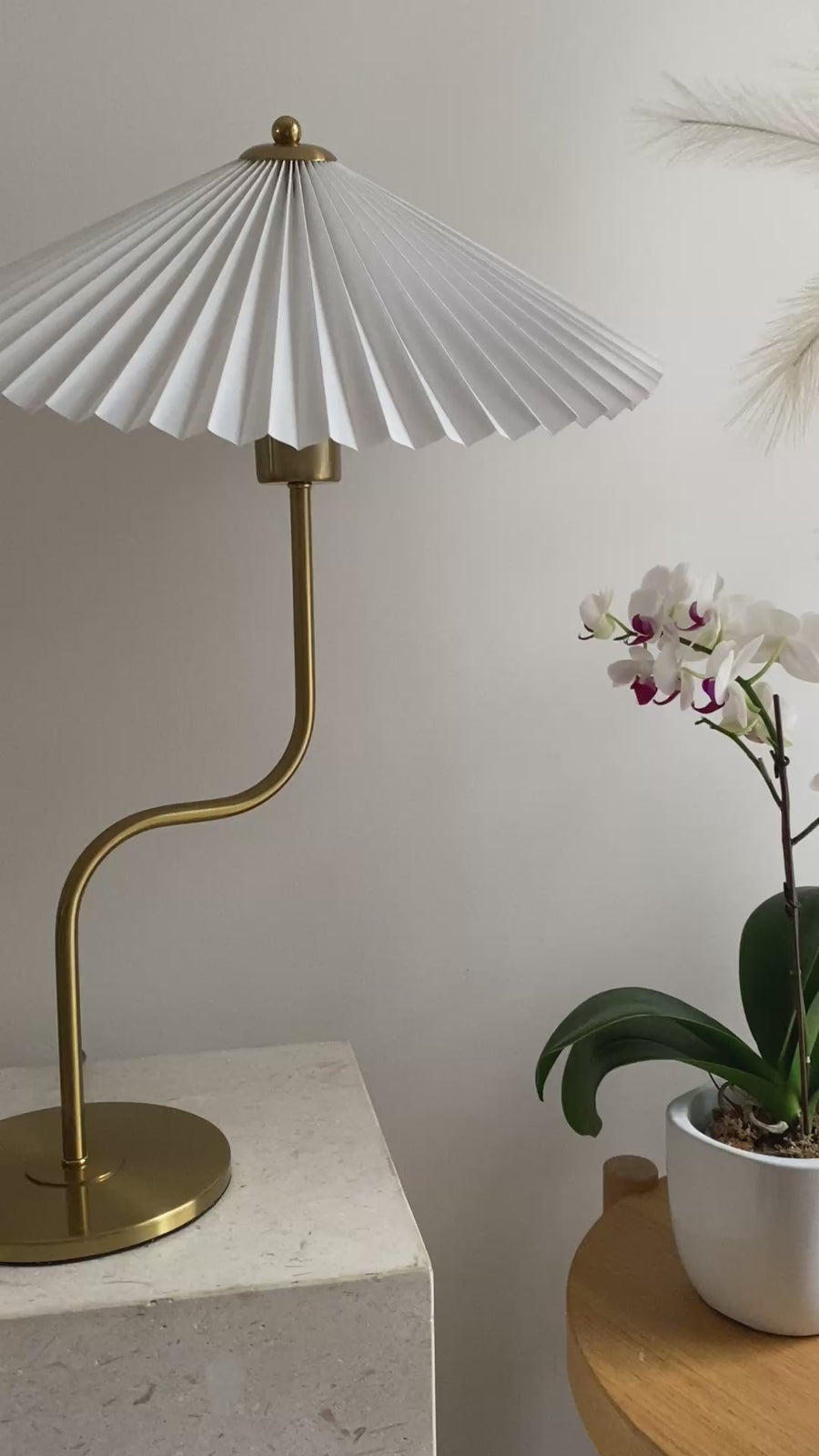 Pia Curved Lamp
