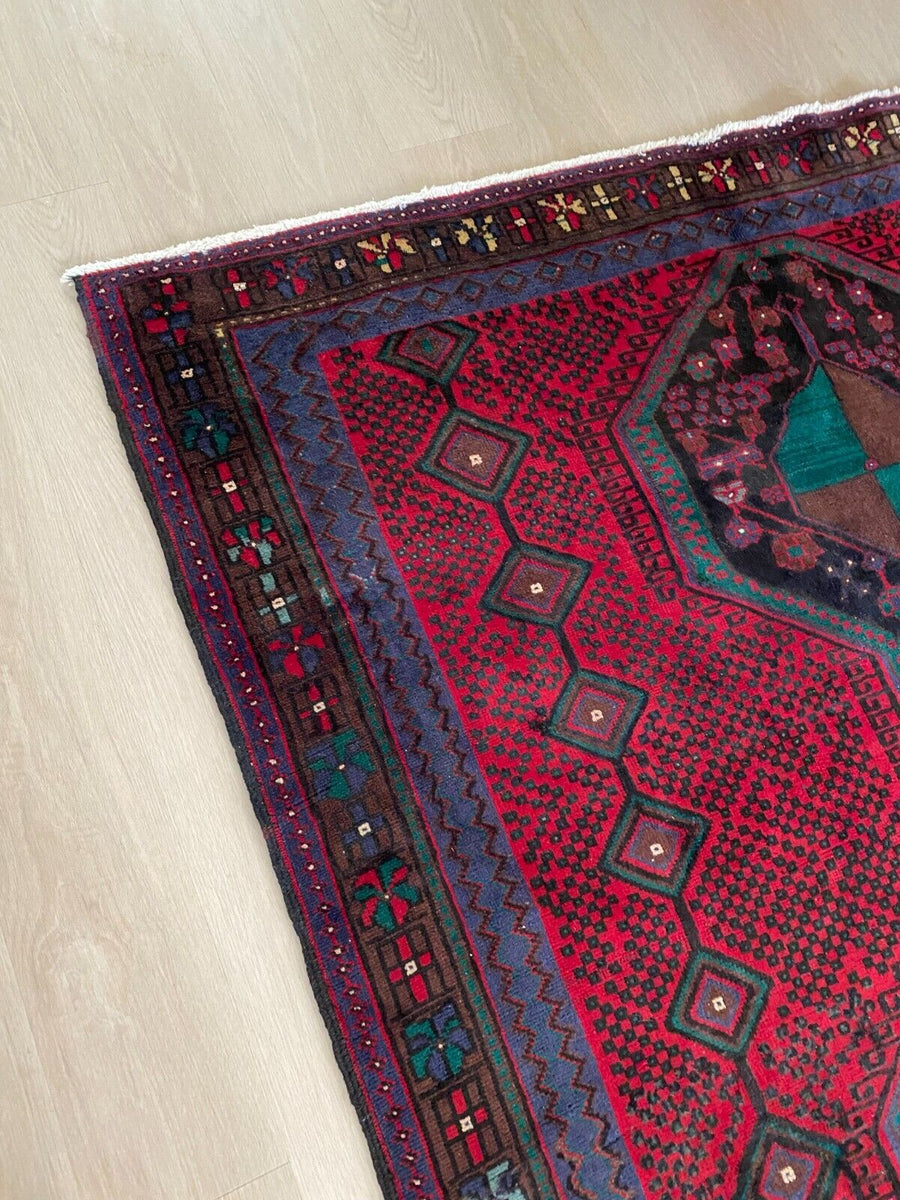 Fine Persian Shiraz Rug - Hand-Knotted