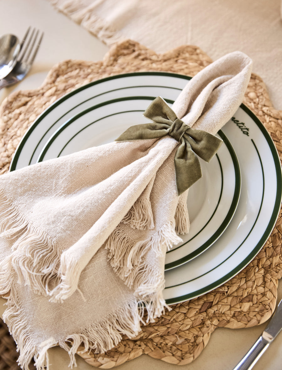 Fringed linen napkin with velvet bow ring