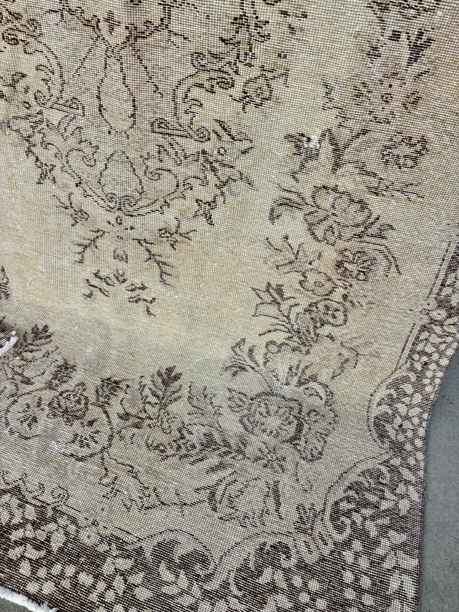 Creamy Turkish vintage rug | Seconds