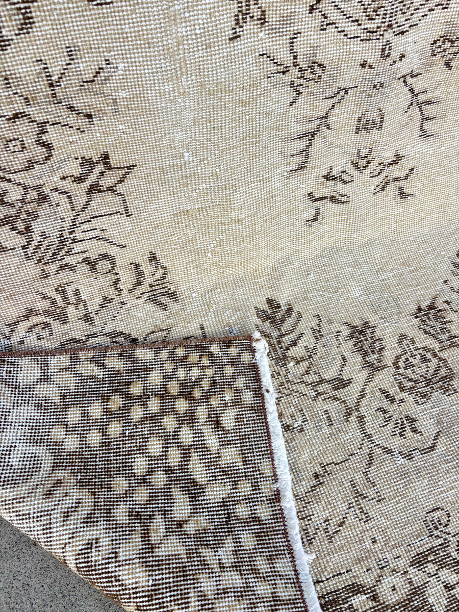 Creamy Turkish vintage rug | Seconds