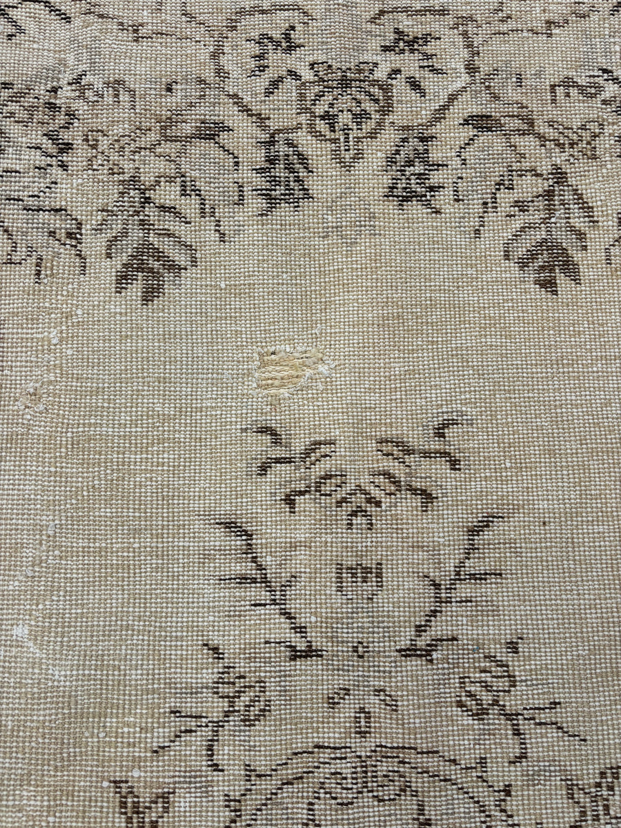 Creamy Turkish vintage rug | Seconds