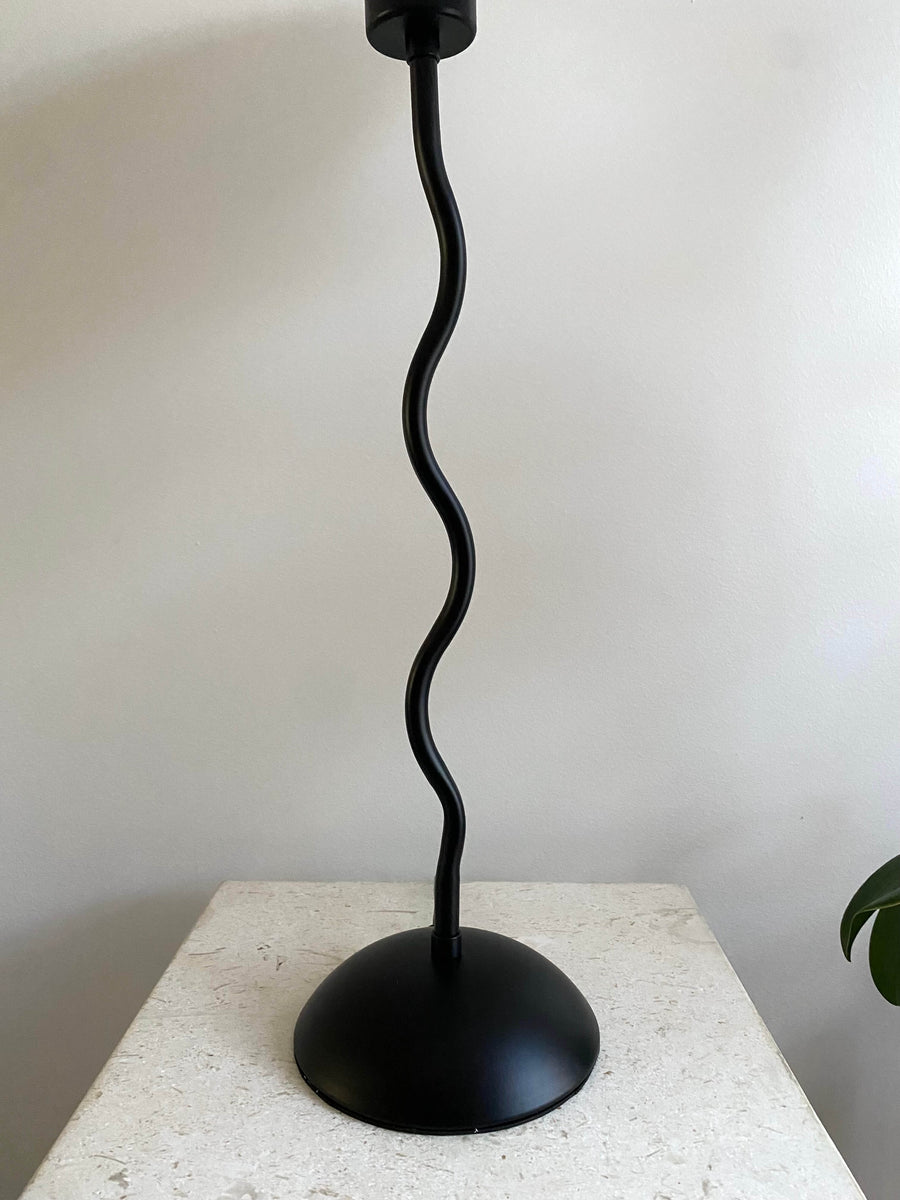 black squiggle wavy lamp with pleated shade