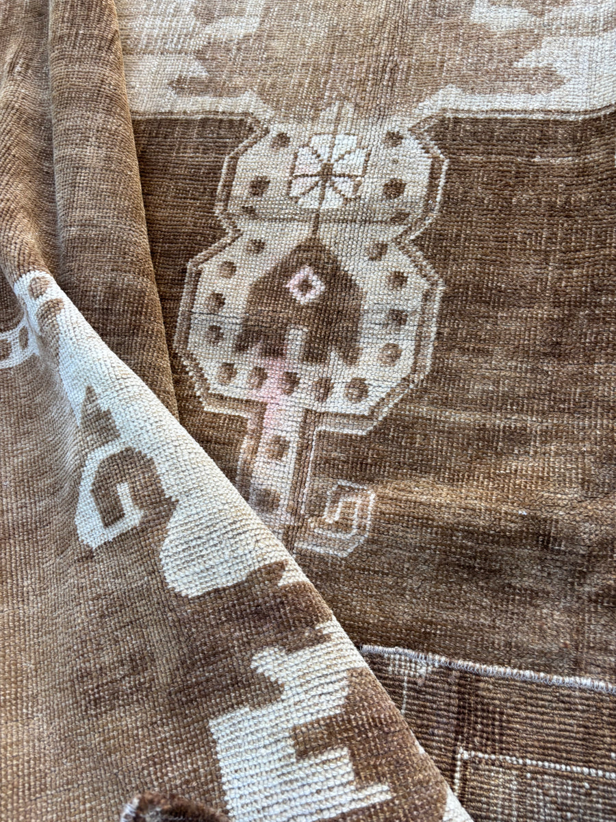 Oushak vintage rug | Earth