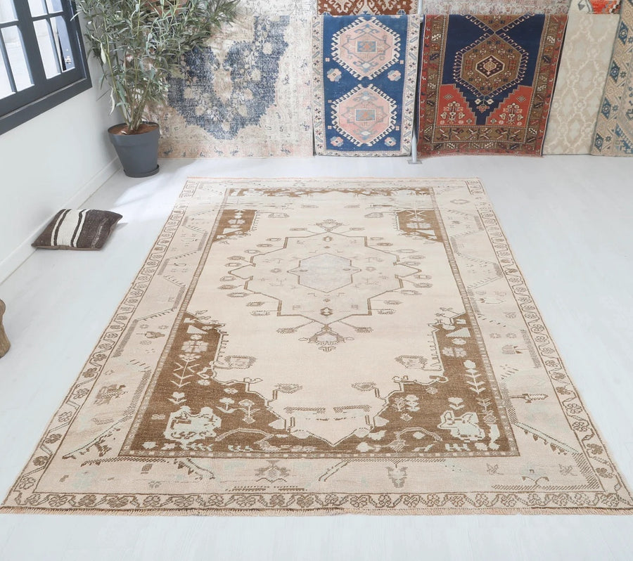 Oushak Turkish vintage rug