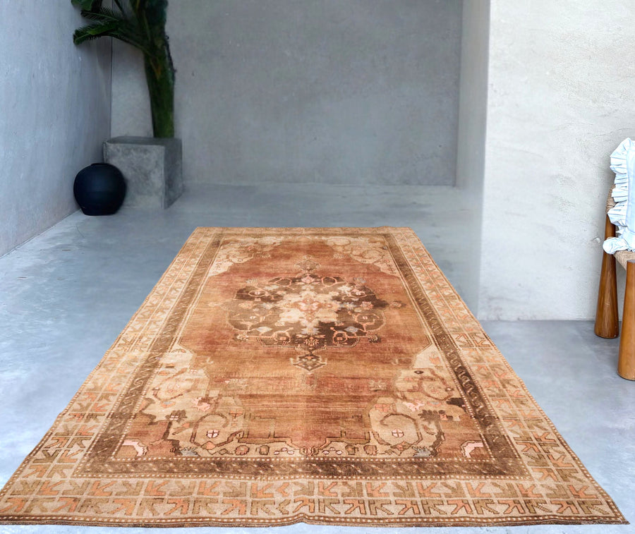 Oushak vintage rug | Desert Pastels