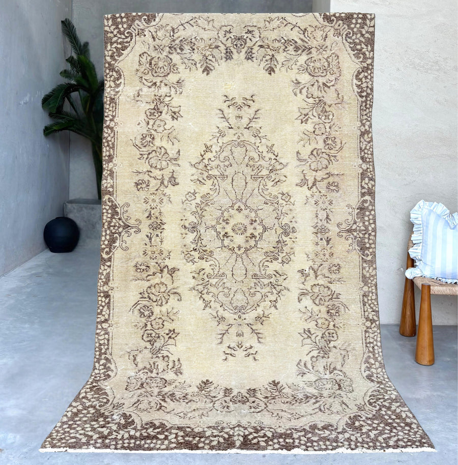 Creamy Turkish vintage rug | Seconds
