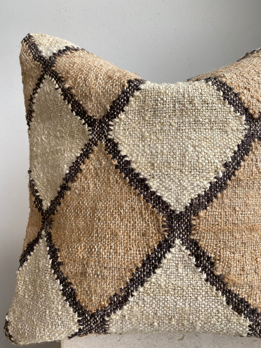 Jute textured cushion | Checkered